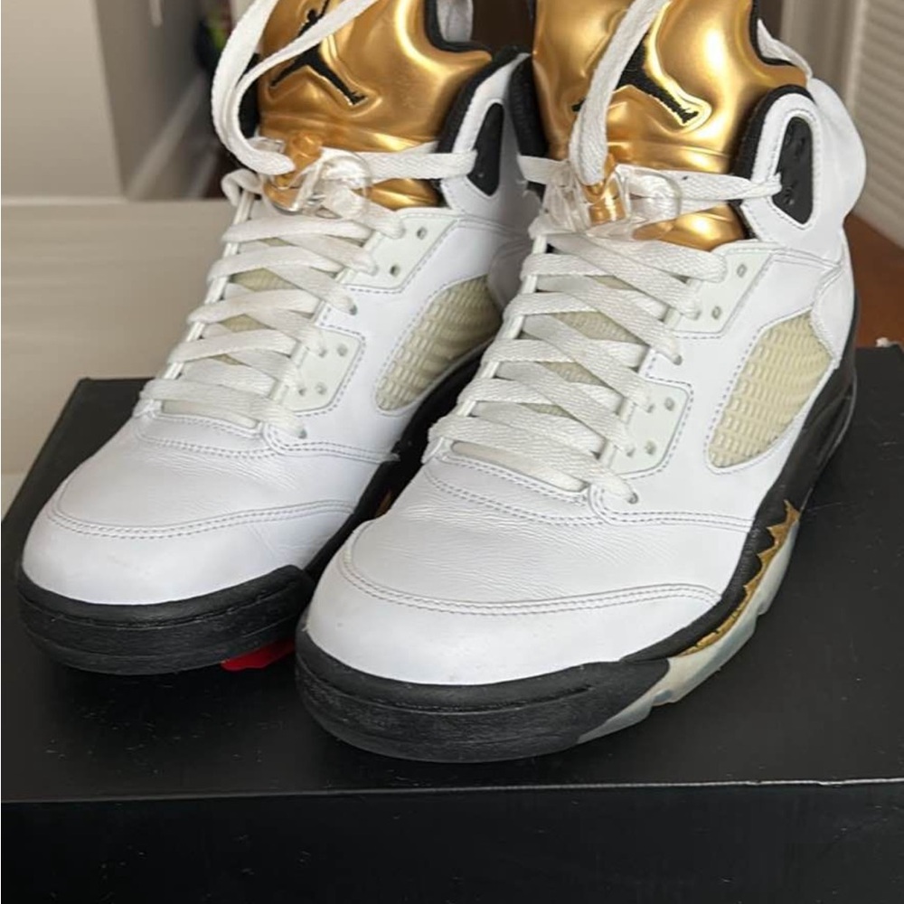 Jordan Men's White and Gold Sneakers
